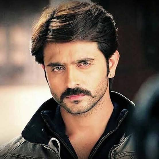 Ashish Sharma Biography: Awards, Height, Net Worth, Age, Wife, Parents, Ethnicity
