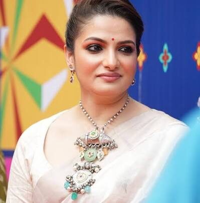 Tanusree Chakraborty Bio: Height, Ethnicity, Net Worth, Age, Husband, Parents, Movies