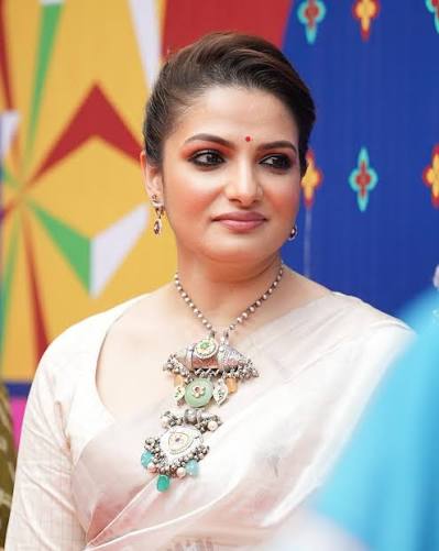 Tanusree Chakraborty Bio: Height, Ethnicity, Net Worth, Age, Husband, Parents, Movies