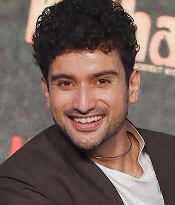 Anant Joshi Biography: Net Worth, Ethnicity, Movies, Height, Girlfriend, Age, Parents, Awards