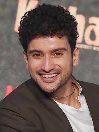 Anant Joshi Biography: Net Worth, Ethnicity, Movies, Height, Girlfriend, Age, Parents, Awards