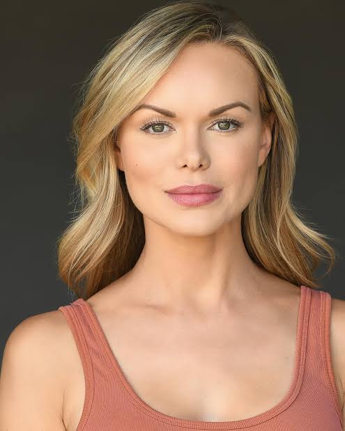 Anya Monzikova - Biography
