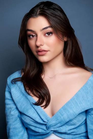 Chazz Palminteri’s Daughter Gabriella Palminteri Bio: Net Worth, Parents, Height, Ethnicity, Movies, Age, Songs, Boyfriend