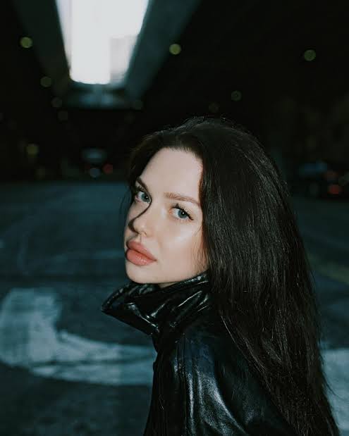 Willow Grey - Biography