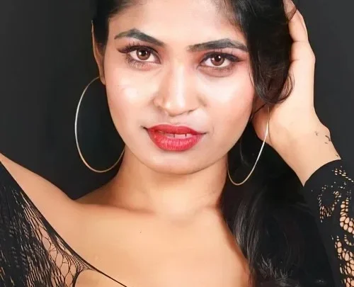Mayra Dixit Biography: Age, Height, Boyfriend, Net Worth, Ethnicity, Parents, Movies,  Instagram
