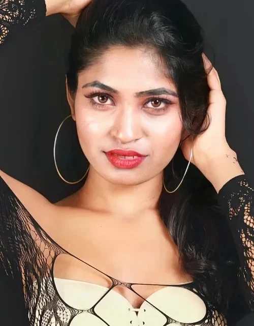 Mayra Dixit Biography: Age, Height, Boyfriend, Net Worth, Ethnicity, Parents, Movies,  Instagram