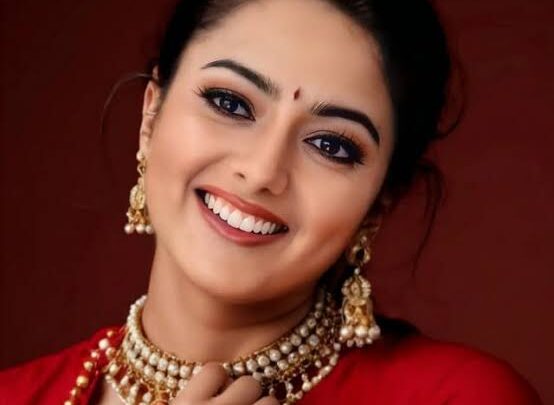 Soundarya Biography: Age, Height, Net Worth, Husband, Parents, Movies, Awards, Death, Ethnicity