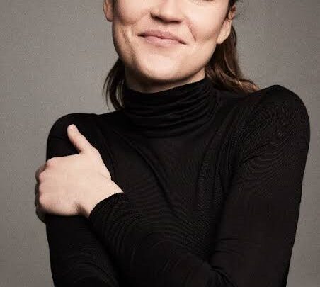 Oona Roche Biography: Age, Songs, Awards, Net Worth, Ethnicity, Parents, Movies, Boyfriend
