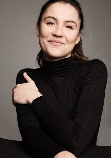 Oona Roche Biography: Age, Songs, Awards, Net Worth, Ethnicity, Parents, Movies, Boyfriend