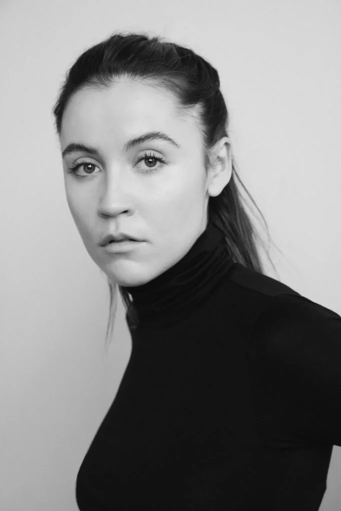 Oona Roche - Biography