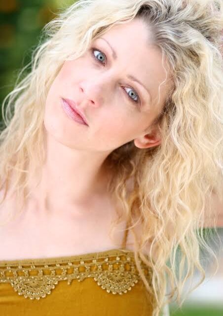 Heather McComb’s Sister Jennifer McComb Bio: Net Worth, Ethnicity, Parents, Age, Movies, Height, Awards