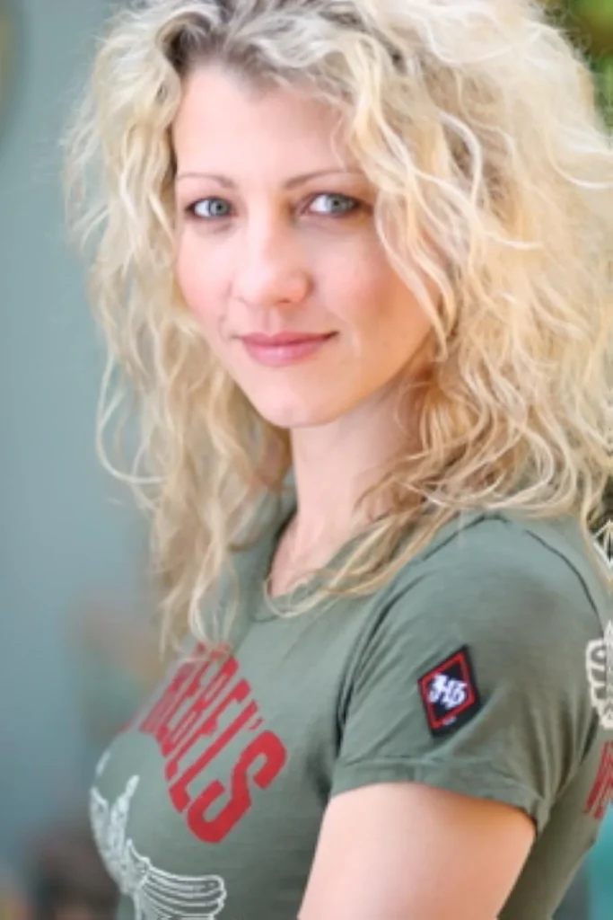 Jennifer McComb - Biography