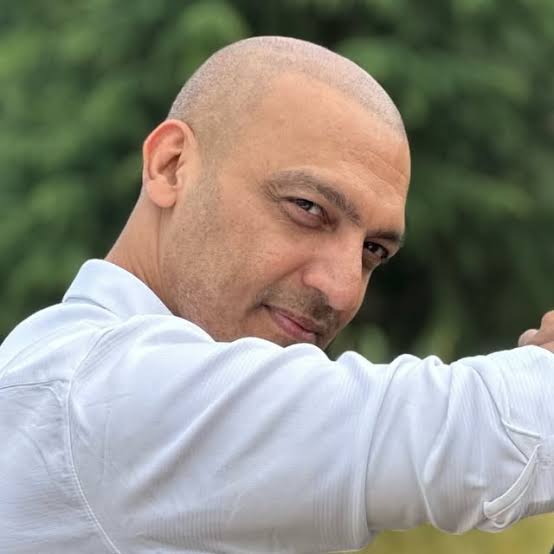 Manish Wadhwa - Biography