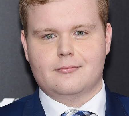 Brett Kelly Biography: Movies, Age, Net Worth, Height, Ethnicity, Parents, Girlfriend, Awards