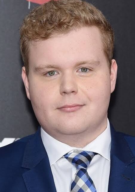 Brett Kelly Biography: Movies, Age, Net Worth, Height, Ethnicity, Parents, Girlfriend, Awards