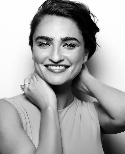 Ania Bukstein - Biography
