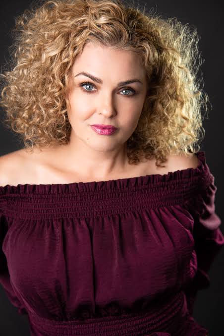 Corinna Jones - Biography
