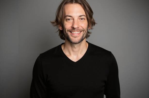 Angus Sutherland Biography: Age, Height, Net Worth, Parents, Ethnicity, Movies, Girlfriend