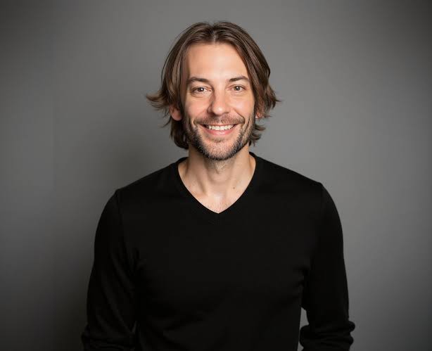 Angus Sutherland Biography: Age, Height, Net Worth, Parents, Ethnicity, Movies, Girlfriend
