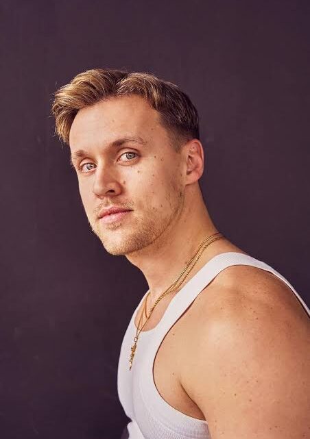 Derek Johnson Biography: Age, Net Worth, Religion, Wife, Songs, Awards, Instagram