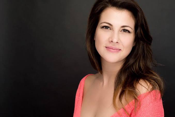 Samantha Ivers - Biography