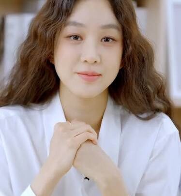 Jung Ryeo-won Biography: Movies, Age, Net Worth, Religion, Awards, Songs, Boyfriend, Height