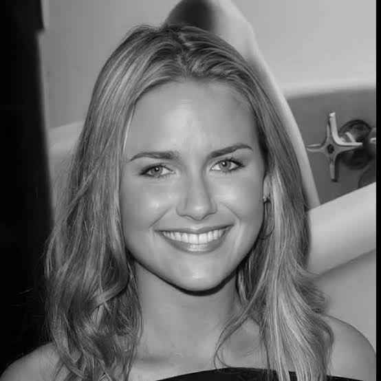 Tania Saulnier - Biography