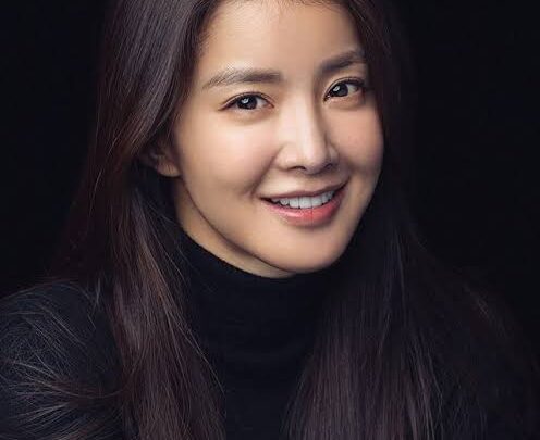 Lee Si-young Biography: Age, Height, Net Worth, Ex-Husband, Children, TV Shows
