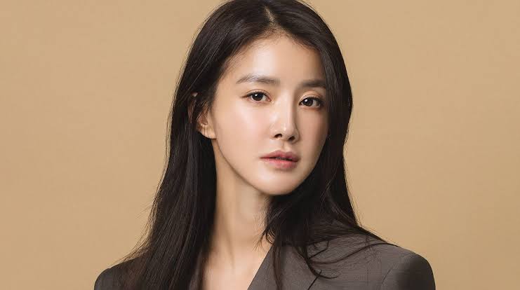 Lee Si-young - Biography