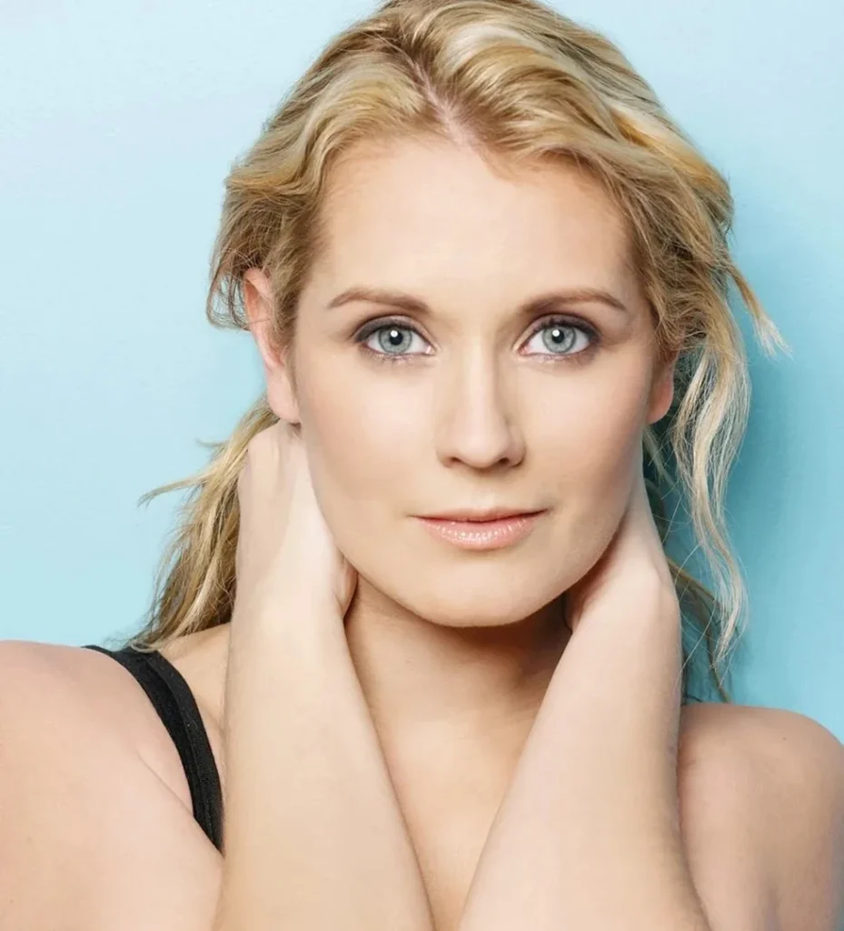Natalie Lisinska - Biography
