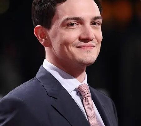 Sebastian Armesto Biography: Age, Height, Parents, Net Worth, Girlfriend, Movies, TV Shows