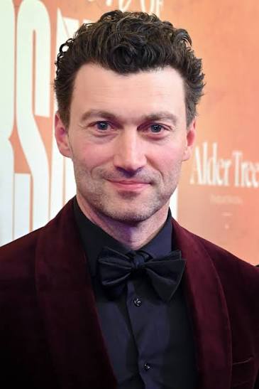 Bryce Pinkham Biography: Age, Wife, Awards, Movies, Height, Net Worth, Songs, Ethnicity