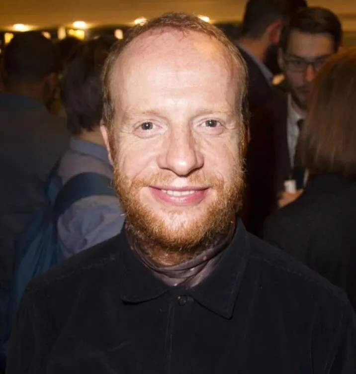 Jonathan Slinger - Biography
