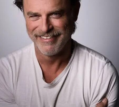 Tony Crane Biography: Age, Net Worth, Parents, Awards, Wife, Ethnicity, Height