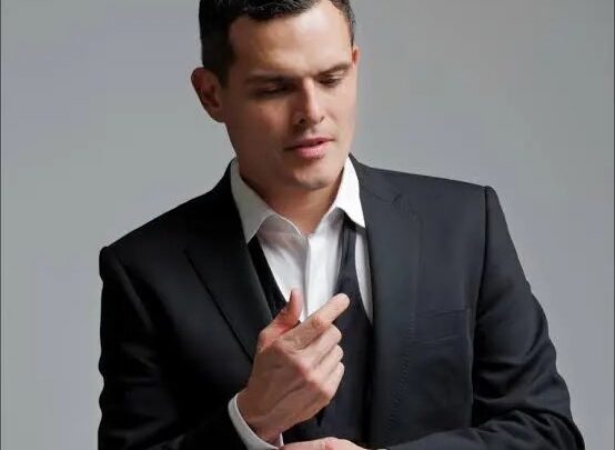 Dan Ponce Biography: Net Worth, Age, Songs, Wife, Height, Ethnicity, Parents, Awards