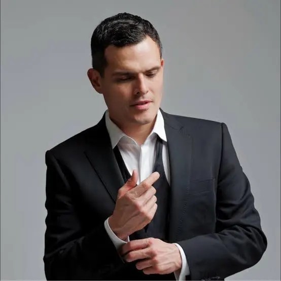 Dan Ponce Biography: Net Worth, Age, Songs, Wife, Height, Ethnicity, Parents, Awards