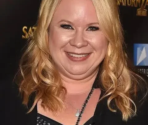 Julie Plec Biography: Net Worth, Age, Husband, Awards, TV Shows, Height, Parents