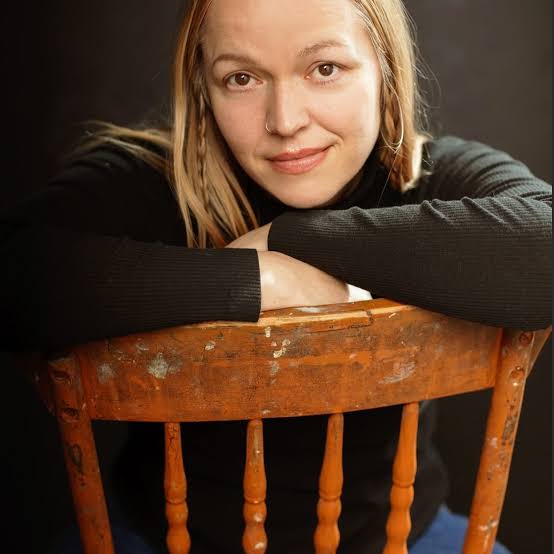 Deanna Milligan - Biography