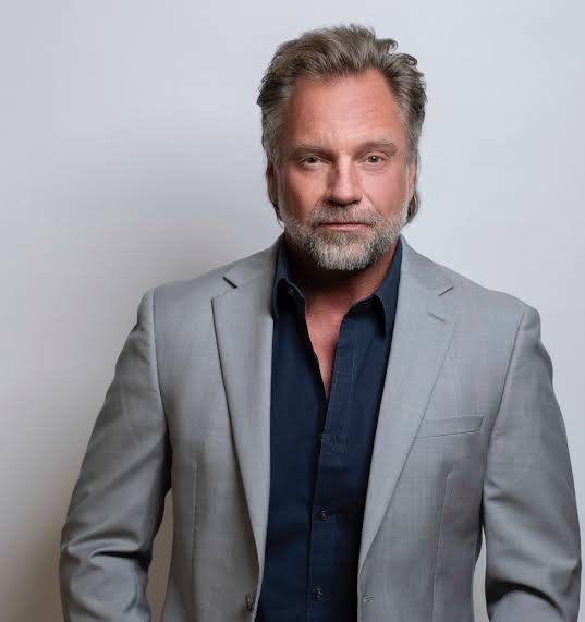 Steve Watson Biography: Age, Net Worth, Ethnicity, Movies, Parents, Religion, Wife, Awards