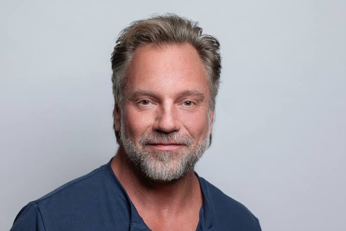 Steve Watson - Biography