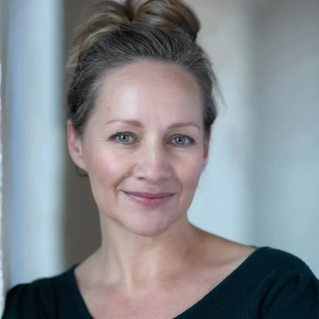 Kaye Wragg - Biography