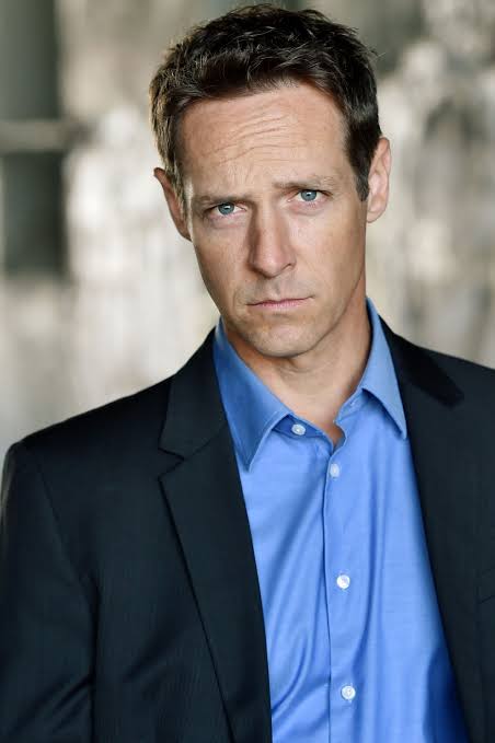 Christopher Rob Bowen - Biography