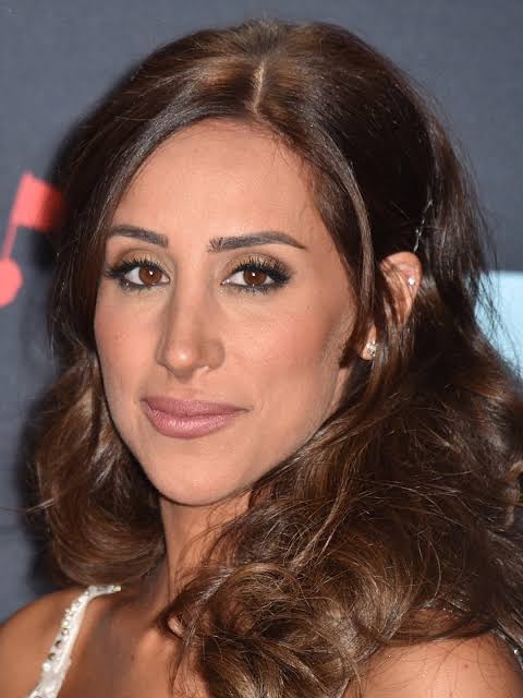 Danielle Jonas - Biography