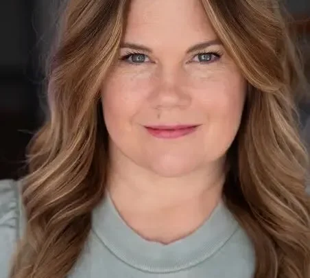 Jennifer Hall Biography: Net Worth, Awards, Height, Husband, Ethnicity, Songs, Parents