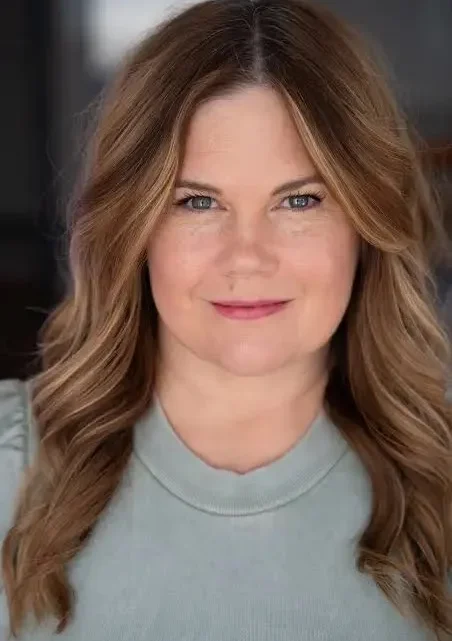 Jennifer Hall Biography: Net Worth, Awards, Height, Husband, Ethnicity, Songs, Parents