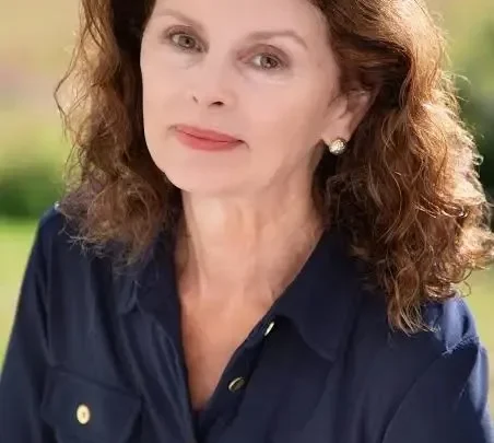 Dee Cooke Biography: Age, Net Worth, Parents, Height, Awards, Ethnicity, Movies, Husband