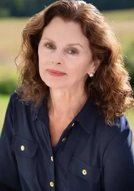 Dee Cooke Biography: Age, Net Worth, Parents, Height, Awards, Ethnicity, Movies, Husband