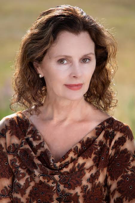 Dee Cooke - Biography