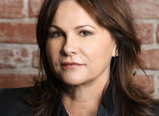 Kerry Ehrin Biography: Net Worth, Age, Awards, Children, TV Shows, Husband, Ethnicity, Height