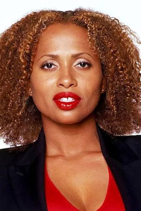 Lisa Nicole Carson - Biography
